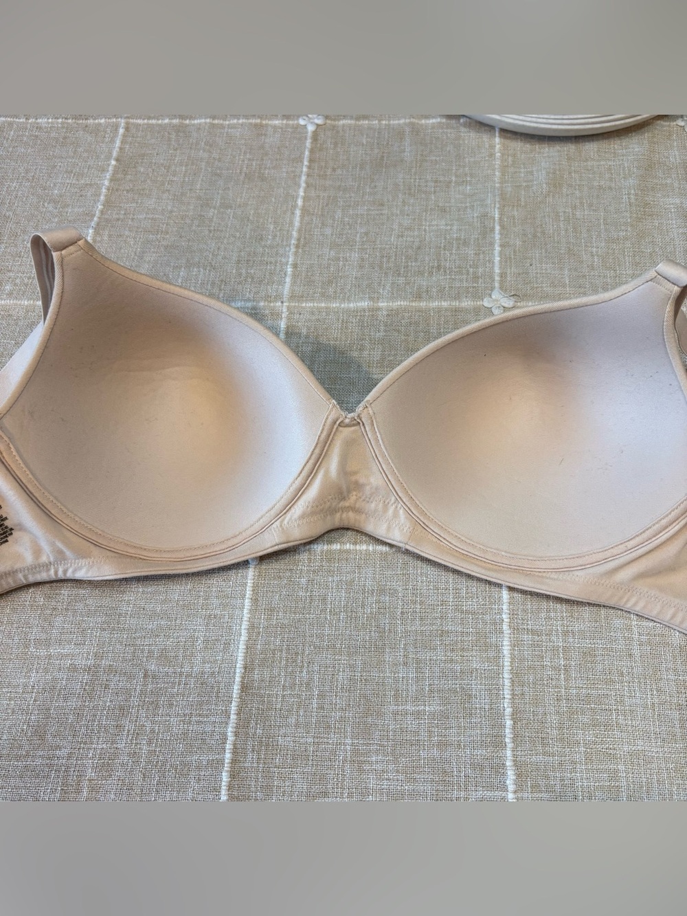 Hanes Smooth Light Nude T-Shirt Bra with Lace Accent size Large - Picture 6 of 7
